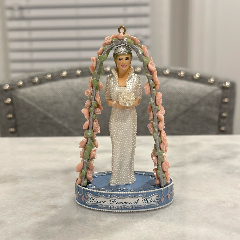Heirloom Collection 10th Anniversary Ornament of Diana Princess of Wales
